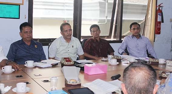 Komisi IV terus melakukan kajian dalam upaya rencana pembentukan Perda perlindungan tenaga kerja, seperti turun langsung ke lapangan serta memanggil pemilik perusahaan serta SKPD terkait.